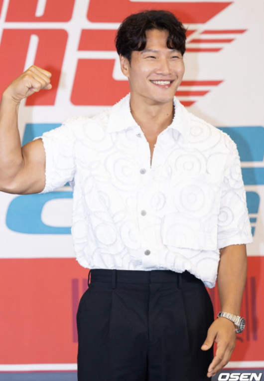 <b>김종국</b>, 드디어 입 열었다..."<b>아내</b>는 20살 연하 NO, 헬스 종사자 NO" ('...