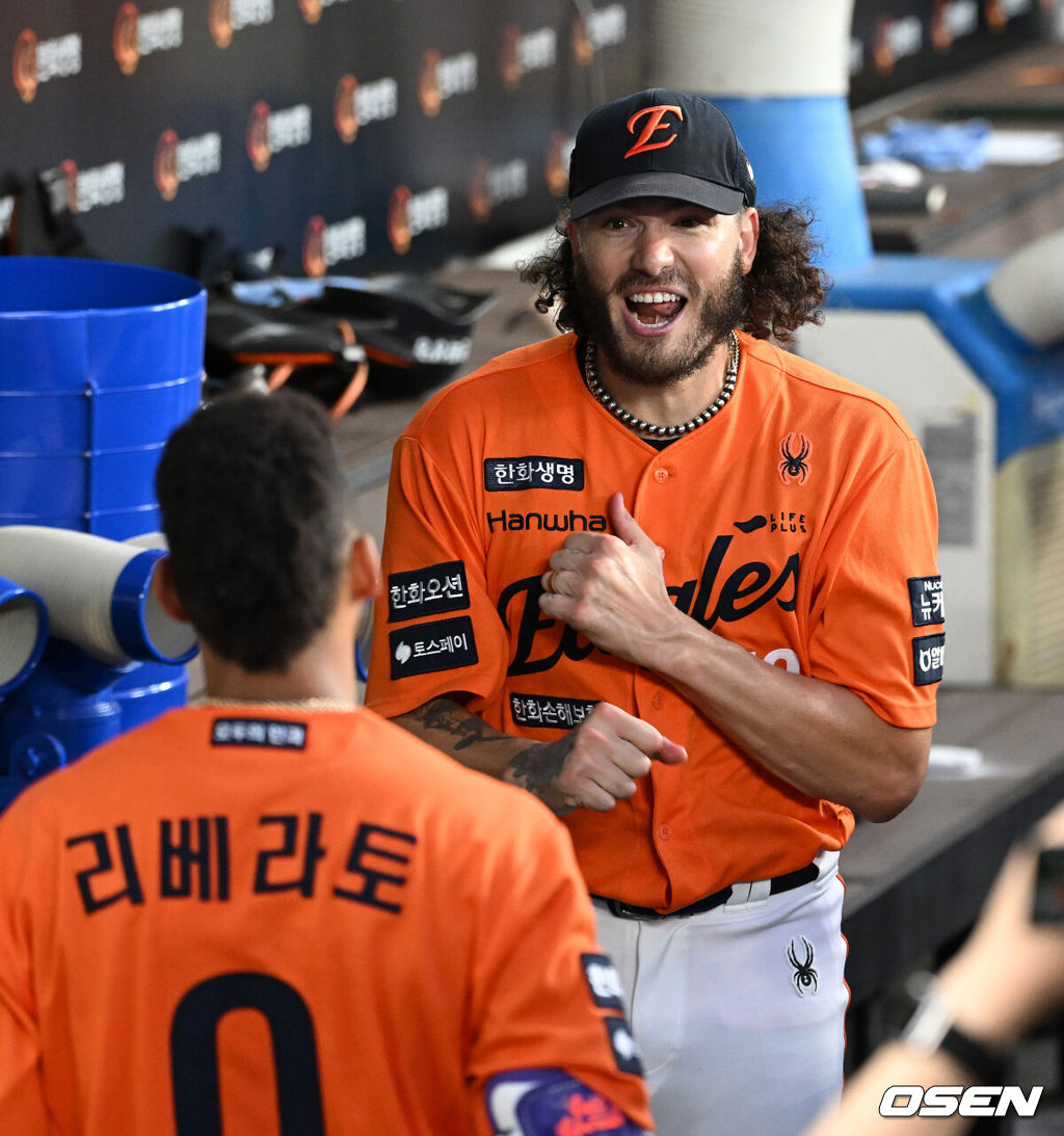 KBO 사상 초유의 '<b>무패 다승왕</b>' 탄생하나…17연승 괴력, <b>폰세</b>의 남은 목...