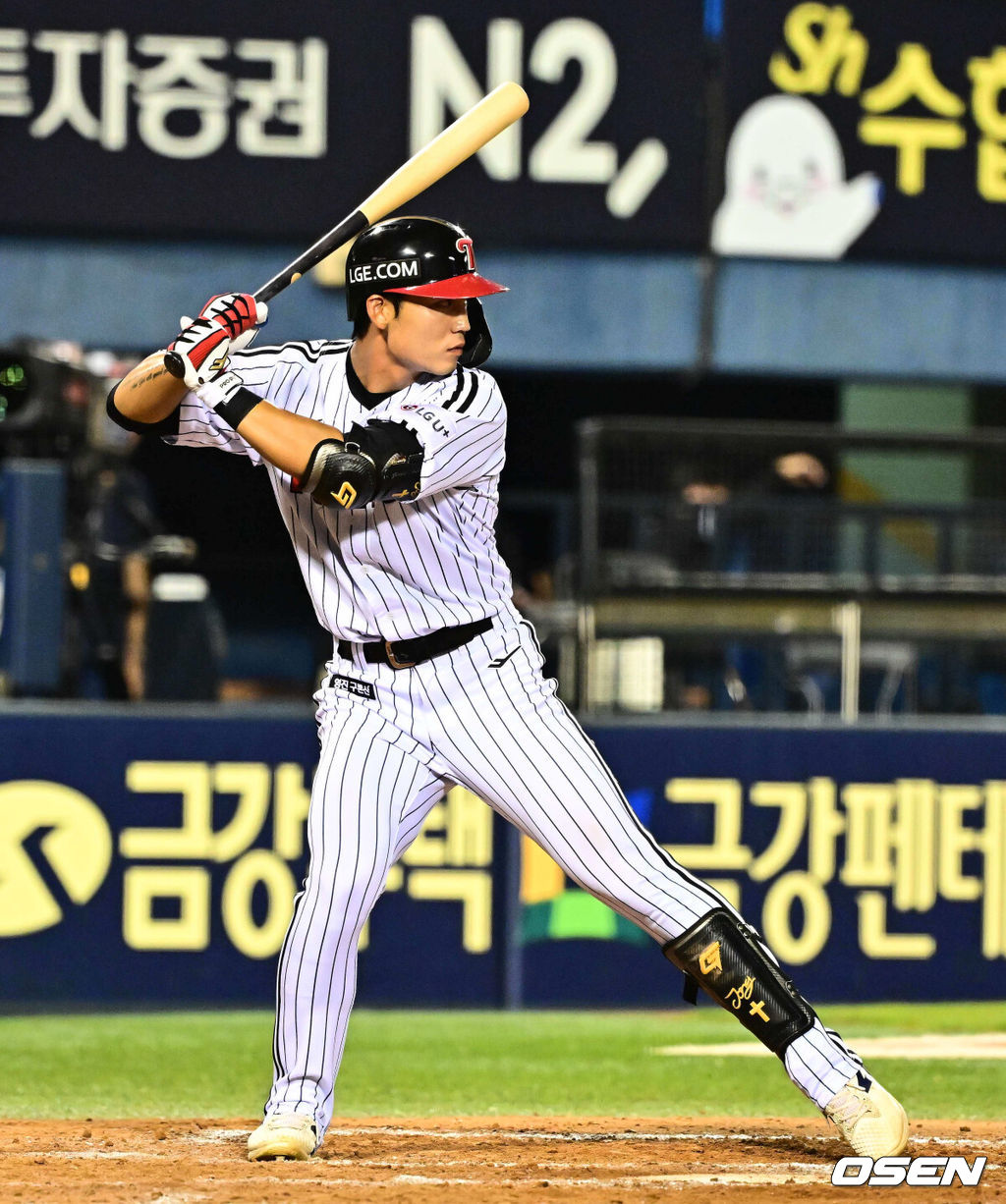 '한화와 2.5경기 차' <b>LG</b> 라인업, 실책 최원영 대신 <b>김현종</b> 좌익수 <b>데뷔</b> ...