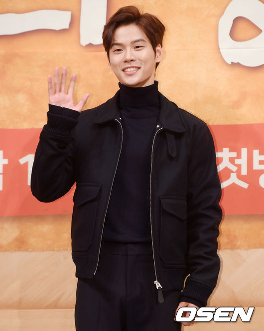 <b>윤지온</b>, <b>음주운전</b> 고개숙였다.."기억 못할 정도로 취해, 처분 달게 받겠...
