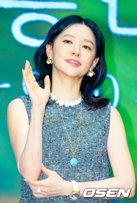 <b>이영애</b>, 찍은 <b>광고</b>만 240편..신용카드 대란에 “<b>모델</b>로서 <b>책임감</b> 느껴”...