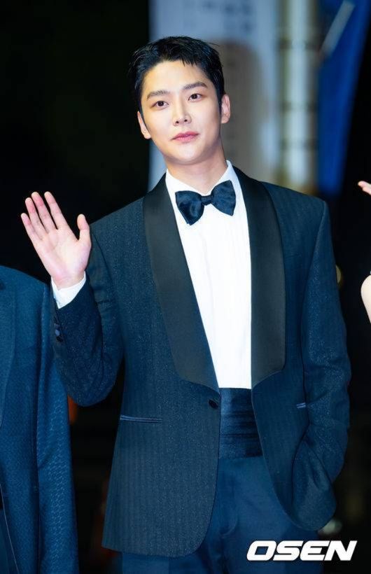 <b>로운</b>, 미담 나왔다..투병 중인 팬에 깜짝 <b>역조공</b>