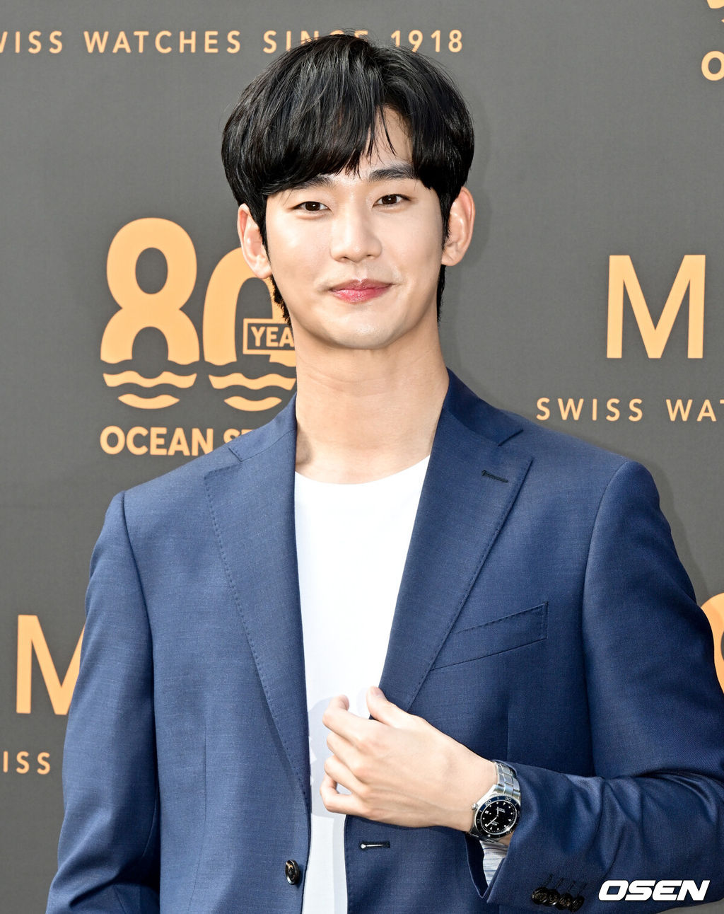 <b>김수현 소속사</b>, <b>정산금</b>·경영 논란에 “아무런 문제 없어” 반박 [공식...