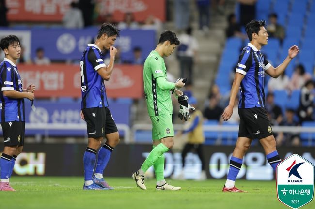 <b>인천</b>, 김포에 1-2 <b>패배</b>...K2 선두와 2위, 나란히 홈에서 무너졌다 (종합...