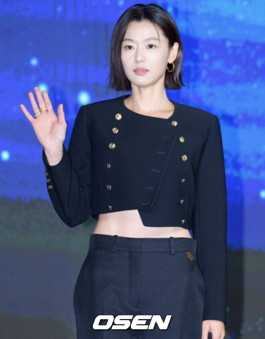 <b>전지현</b> 때아닌 불똥..中<b>광고</b> 줄줄이 <b>중단</b> '활동 비상' 무슨 일? [핫피플...