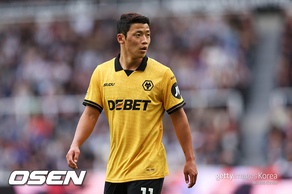 ‘개막 후 5연패’ EPL 꼴찌 <b>울버햄튼</b>, <b>황희찬</b> 믿는다…에버튼전 선발출...