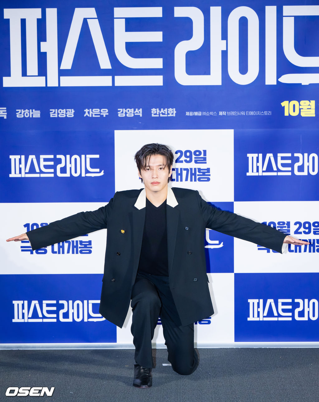 [사진]강하늘,'<b>퍼스트 라이드</b> 포즈'