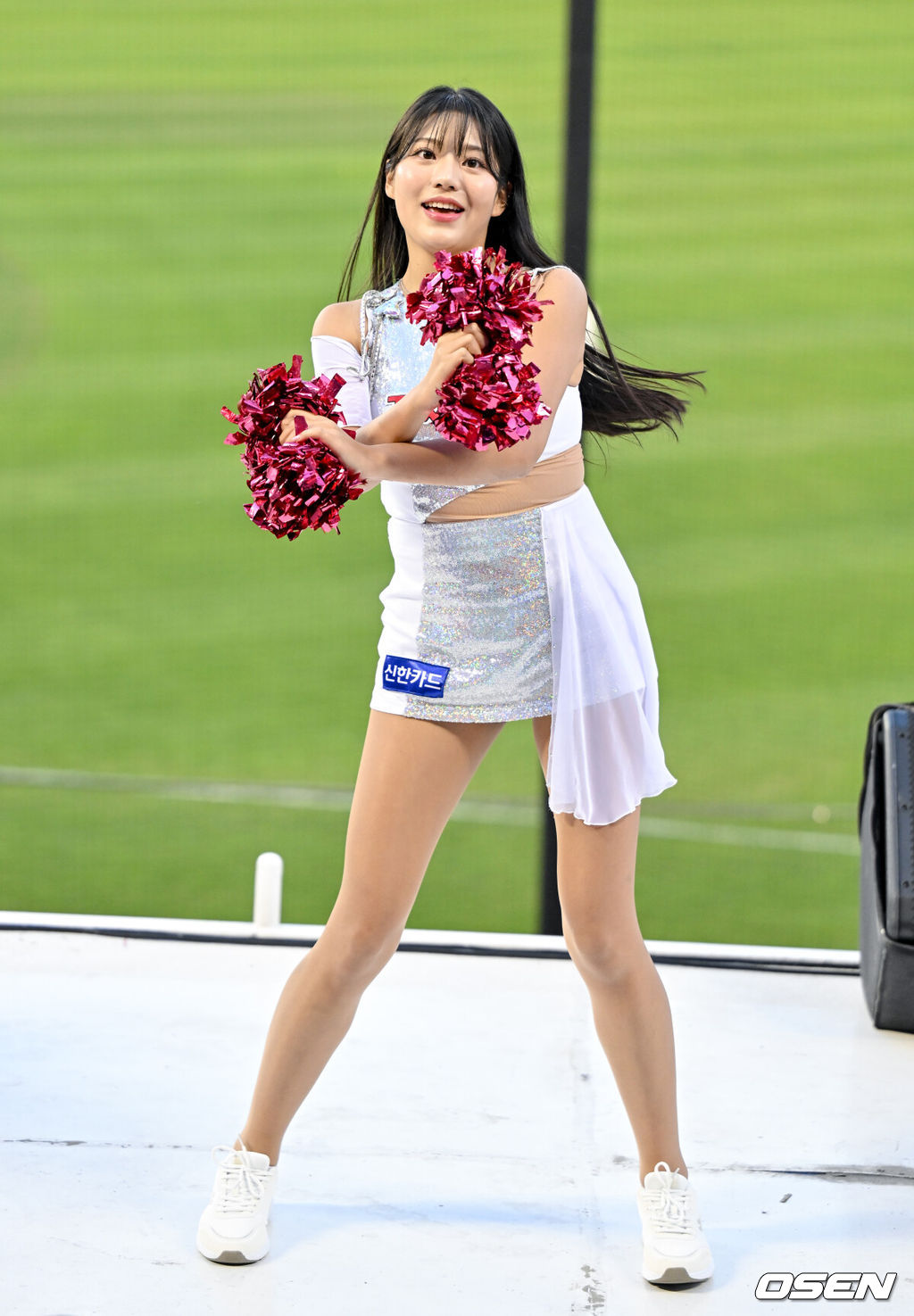 ‘<b>한준수</b>와 <b>결혼</b>’ <b>김이서</b> 누구?..LG 치어리더 출신 ‘맥심 완판녀’ [핫...
