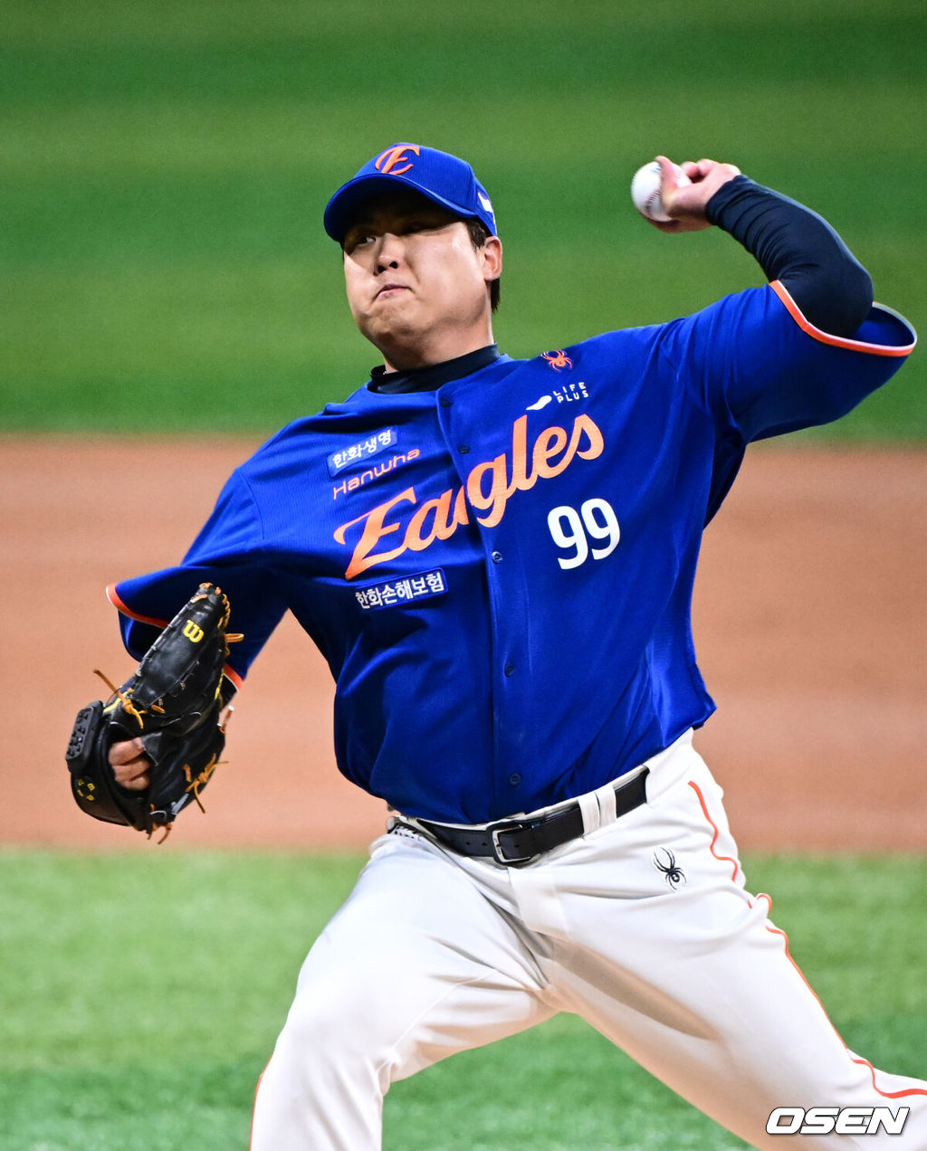 '38세' <b>류현진</b>, KBO 역대 최소 경기-최고령 <b>1500탈삼진</b> '-10개'