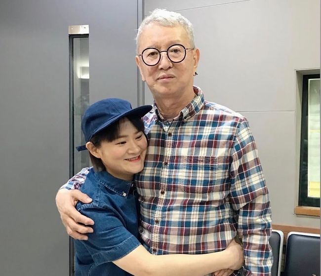 검은옷 입은 <b>김신영</b>, 스승 故<b>전유성</b> 보내고 “배려 덕에 <b>도리</b> 다 할 수 ...