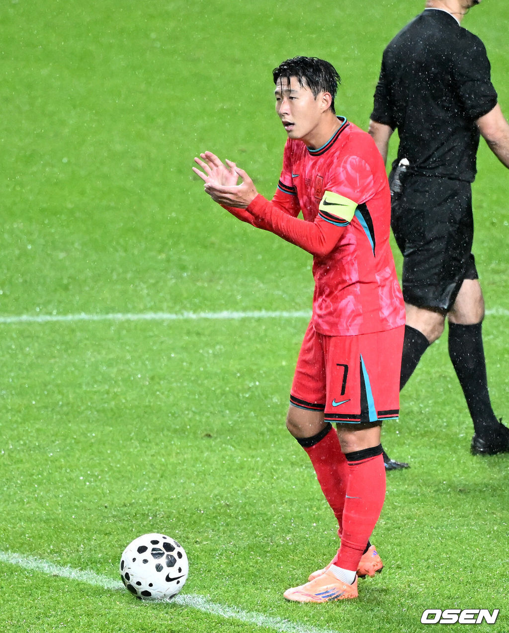 '무기력한 패배' <b>손흥민</b>, "<b>배우는</b> 게 중요, 넘어지고 일어나야" [서울톡...