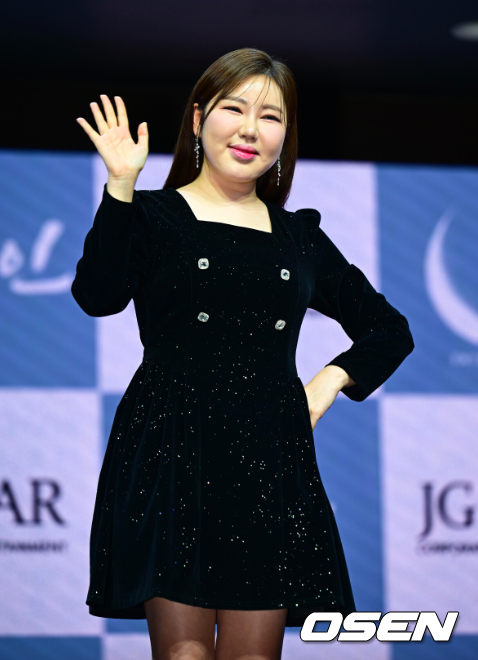 <b>송가인</b>, ‘애가 둘→200억 재산설’에 억울 “결혼NO..그만큼 못 벌어”...