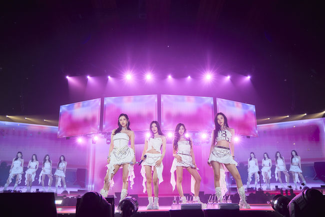 <b>에스파</b>, <b>아레나 투어</b> 중 기쁜 소식…음방 10관왕→3주 연속 '트리플 크라...