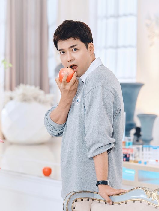 47세 <b>전현무</b>, 16살 연하 女연예인과 비밀 공유하는 사이[일문일답]