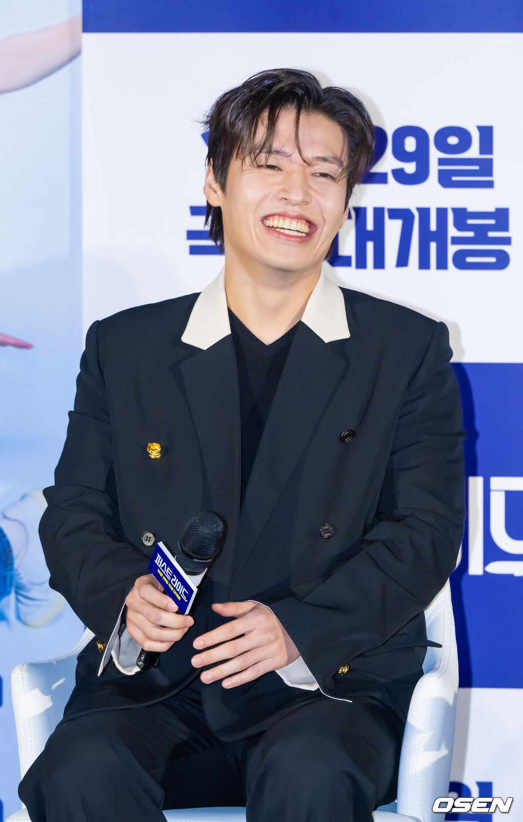 <b>강하늘</b>, ‘<b>오징어게임</b>’ 왕따설 직접 입 열었다 “날 챙길 이유는 없다...
