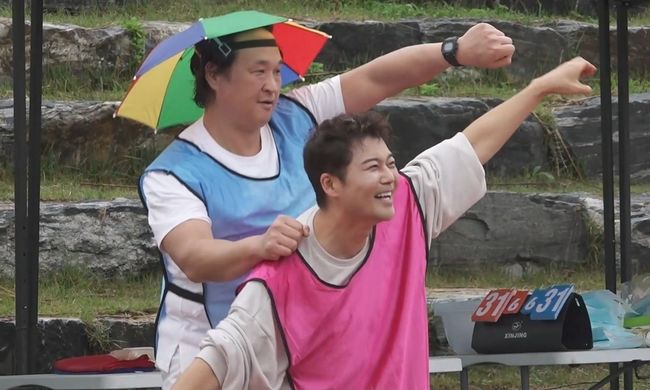 '난치성 백반증' 구성환, 나홀로 우산 쓰고 <b>가을 운동회</b> 첫 참석(<b>나혼산</b>...