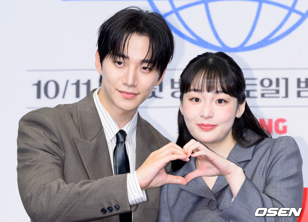 <b>이준호</b>X김민하 "'<b>태풍상사</b>' 15% 넘으면 지하철서 꽃 나눠줄것" 파격<b>공약</b>...