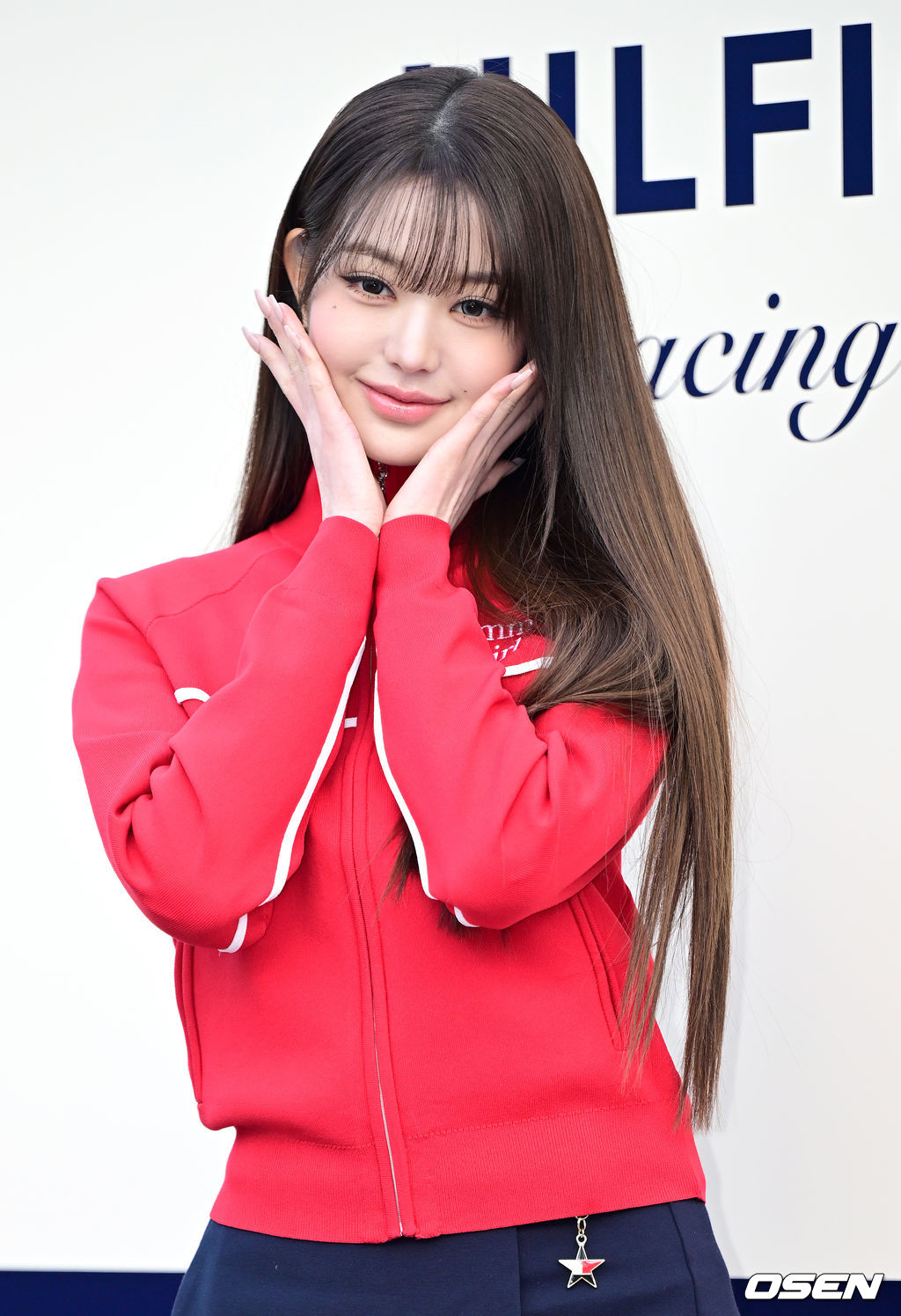 [사진]장원영, '꽃<b>미모</b> 뽐내며'
