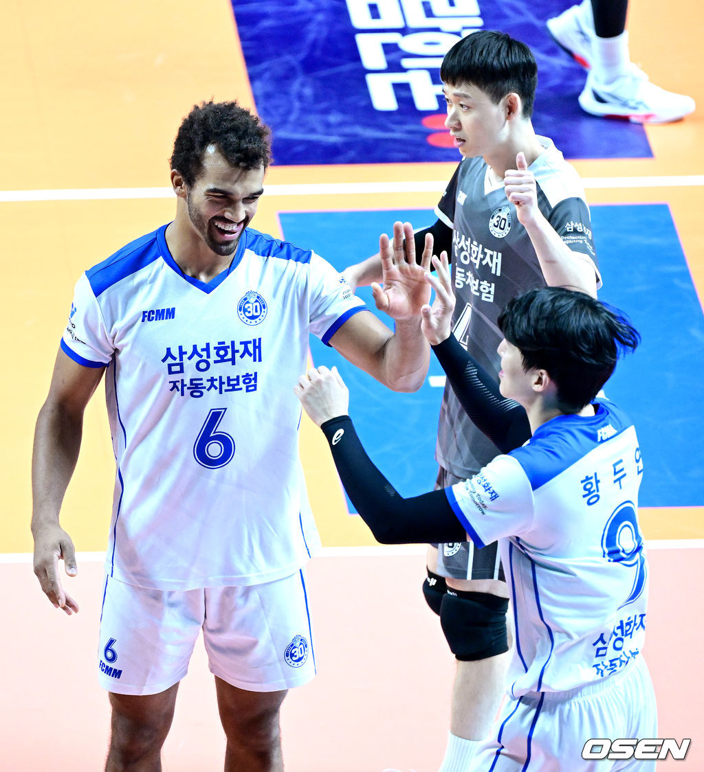 [사진]<b>삼성화재</b> 아히, '시작이 좋아'