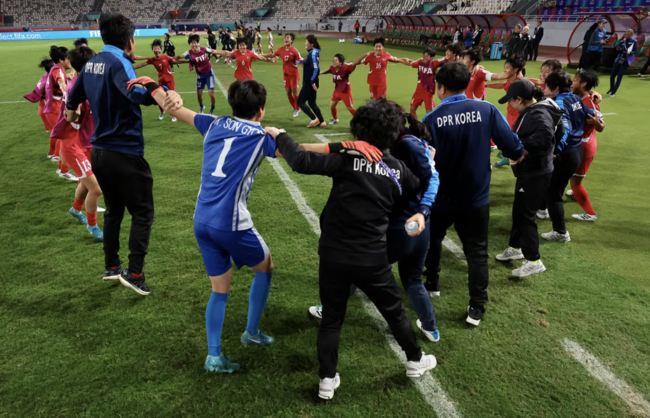 ‘한국보다 백번 낫다!’ 우승후보 일본 5-1 대파한 북한소녀단, 아시아...