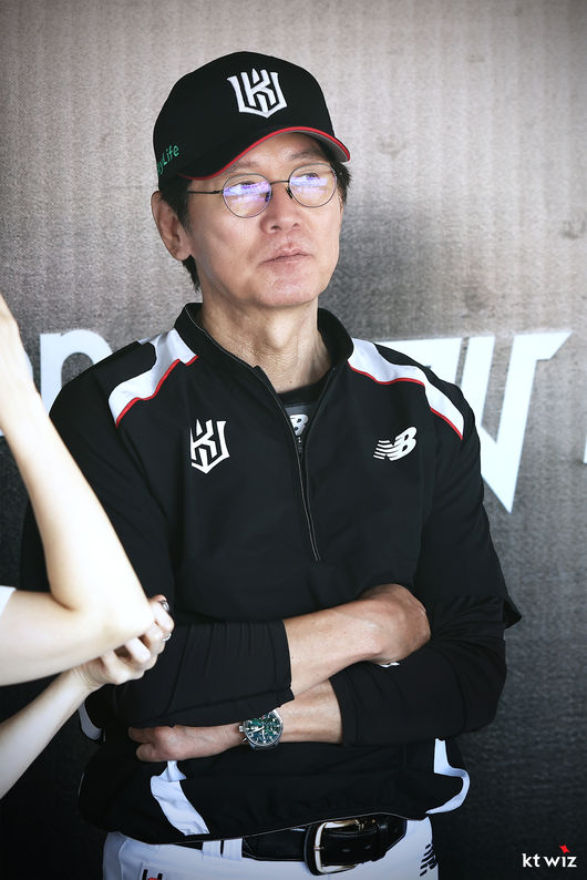 올해는 쉼, 내년은 반격…6년 만에 '가을야구' 탈락, <b>이강철</b> "내년 다시...