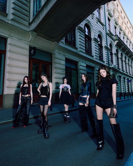 <b>재계약</b>·레벨업한 <b>ITZY</b>…"연말 퍼포먼스는 역시 <b>ITZY</b>" [일문일답]