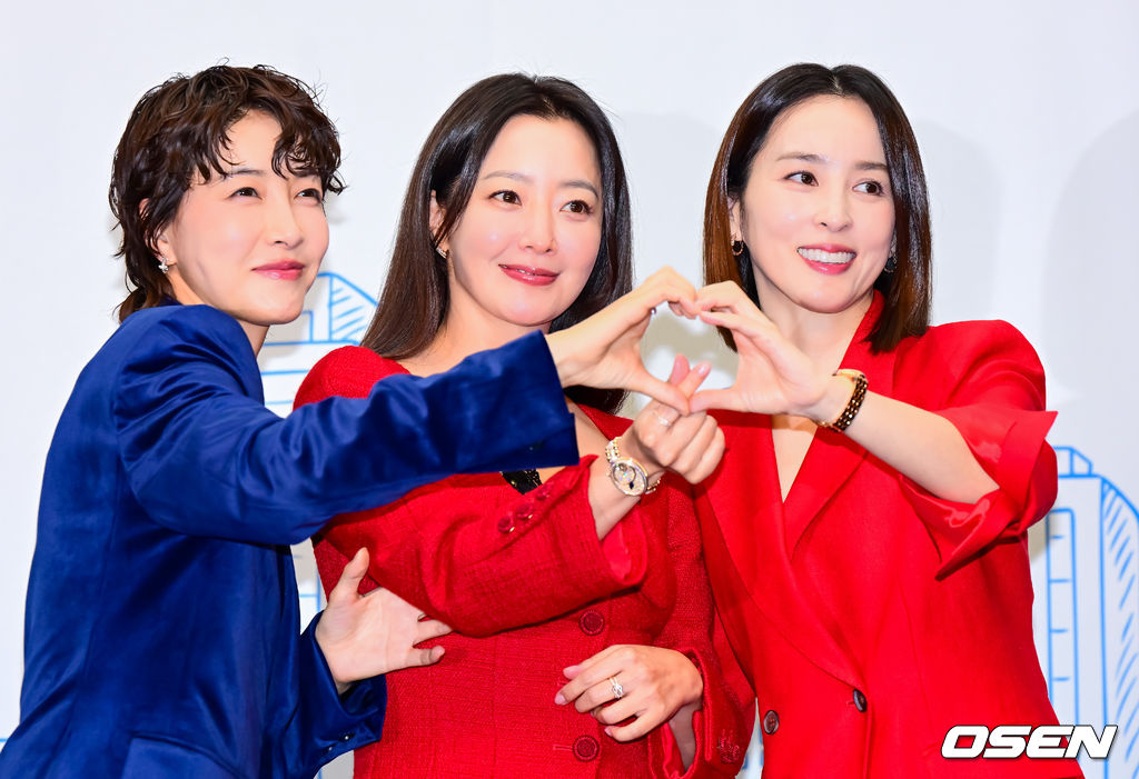 [사진]진서연-<b>김희선</b>-한혜진, '<b>다음생은</b> 없으니까'