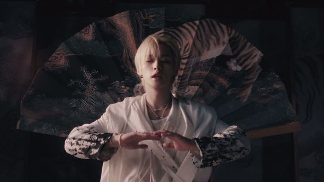 <b>스트레이 키즈</b>, '전우치' 오마주..신곡 '<b>신선놀음</b>' MV 티저 공개
