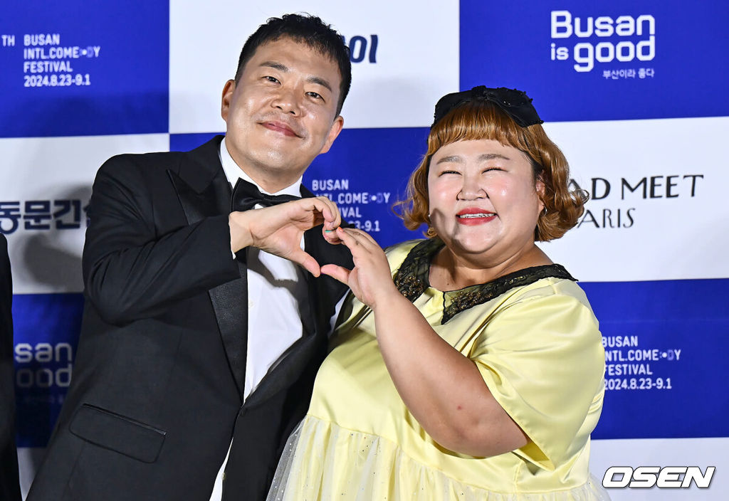 [단독]<b>홍윤화</b>︎<b>김민기</b>, 26kg 감량→<b>오뎅바</b> 대박 이어 또 '경사'..'동상...