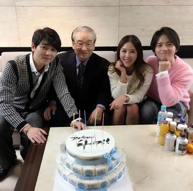 신지, '<b>하이킥</b>' 인연 故<b>이순재 추모</b> "감사했습니다 아버님"