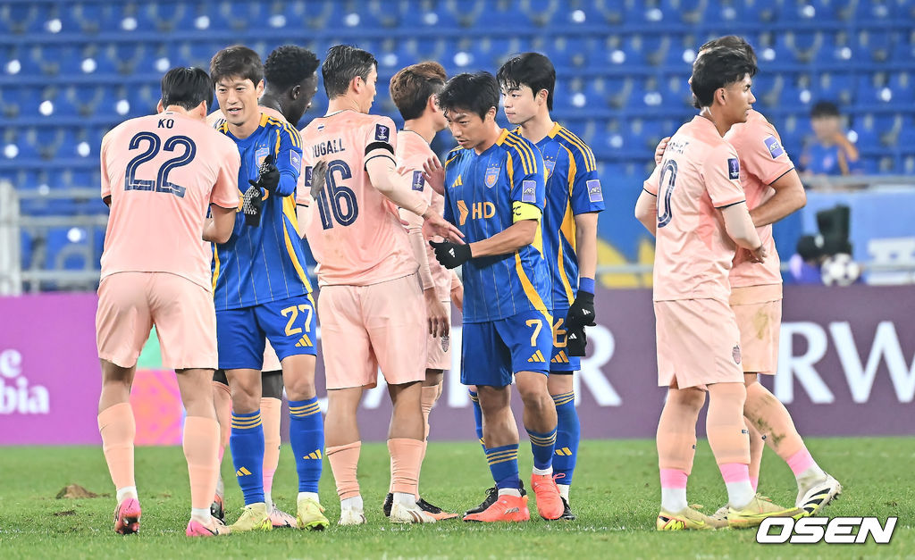 [사진] 0-0 <b>무승부</b> 기록한 <b>울산</b>과 <b>부리람</b>