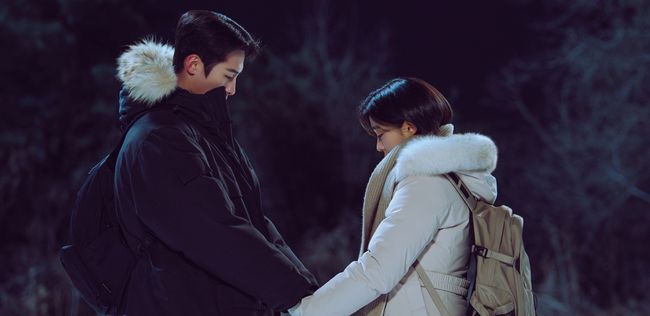 <b>이재욱</b>X<b>최성은</b>, 손잡고 겨울 등산...돌고 돌아 만났다 ('마지막 <b>썸머</b>')