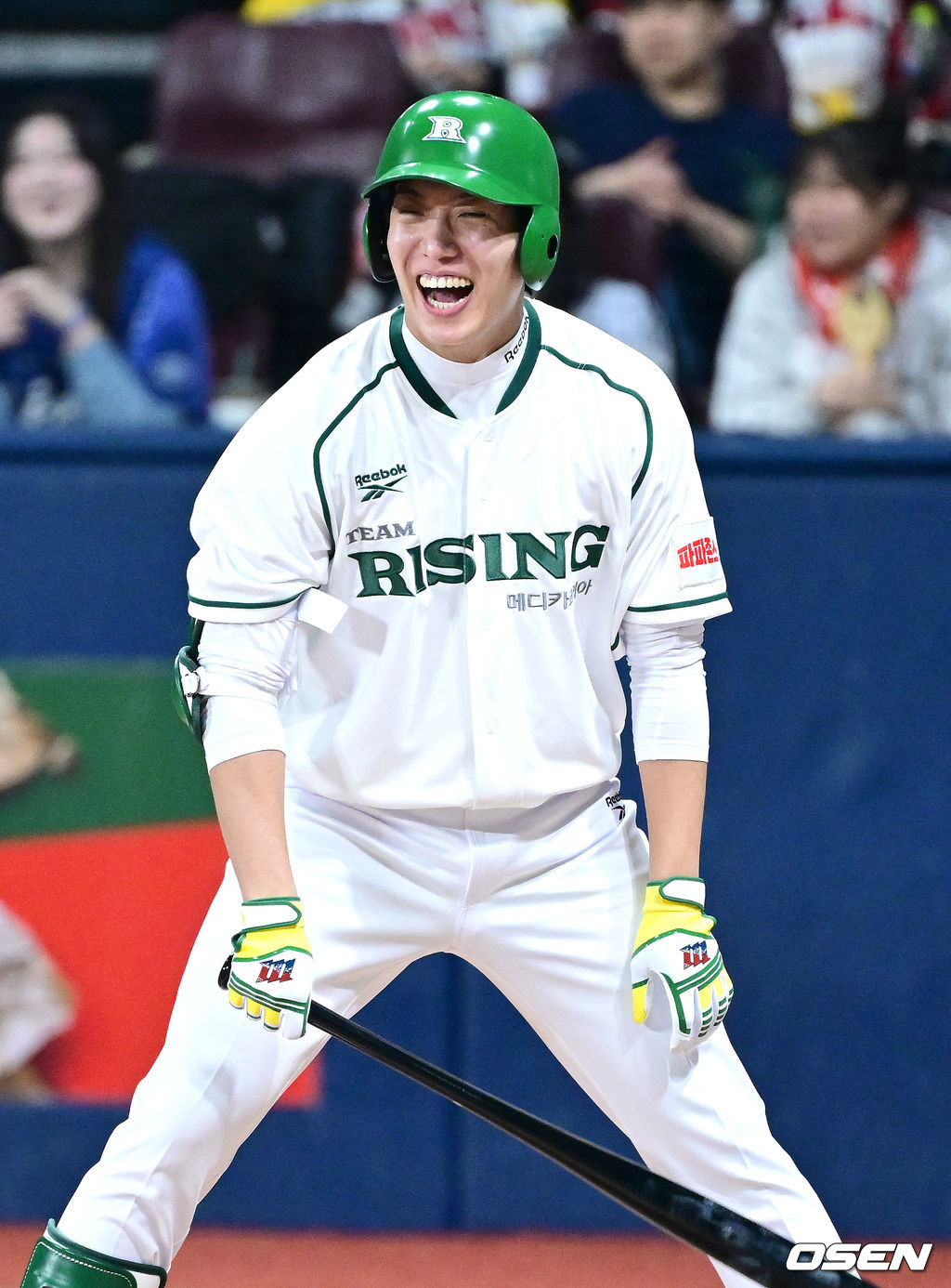 [사진]원태인, '즐거운 <b>더 제너레이션 매치</b>'