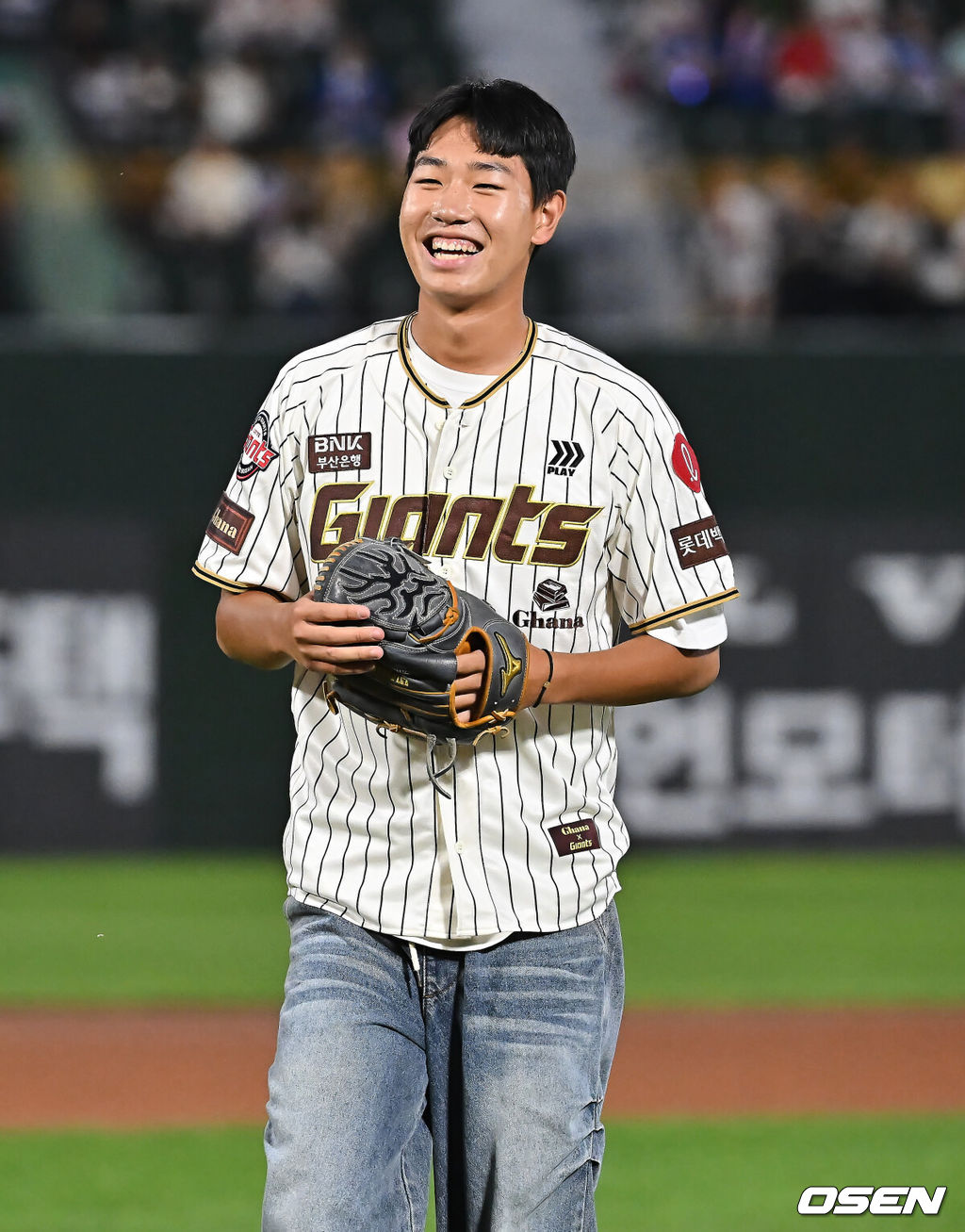 <b>롯데</b> 자이언츠 <b>신인</b>들 배구장 뜬다! <b>OK저축은행</b> 홈경기 시구→직관→전...