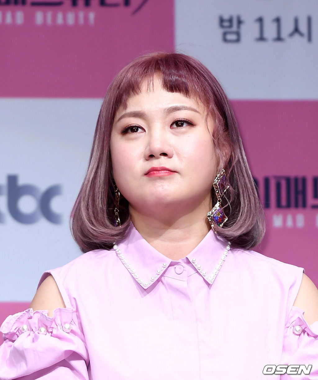 <b>박나래</b>, 갑질→횡령·<b>불법의료</b>행위 <b>의혹</b>에도..tvN "'놀토' 정상방송"[공...