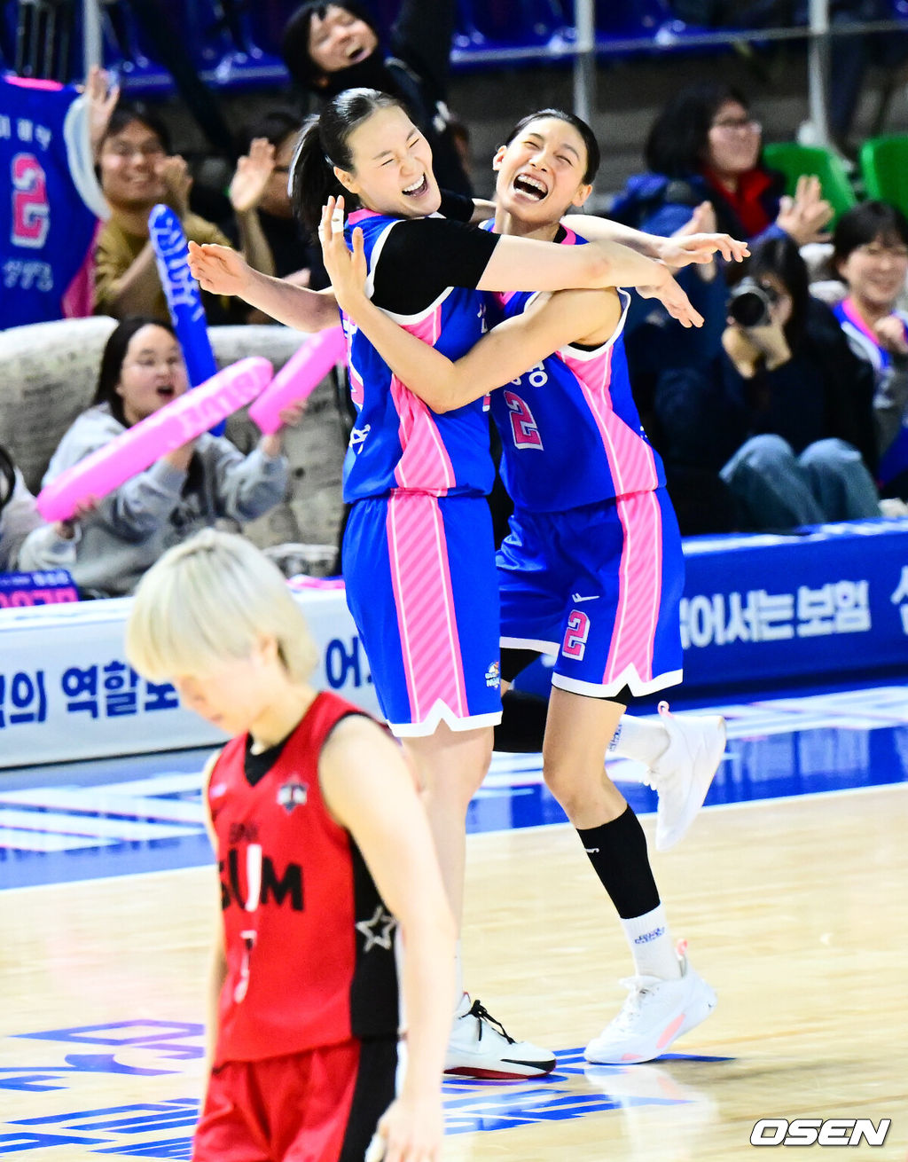 '이해란 31점 폭발' <b>삼성생명</b>, BNK 누르고 공동 3위 점프...'홍유순·미츠...