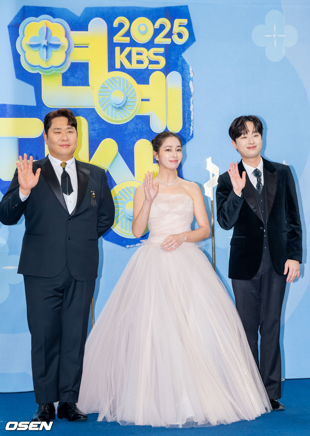[사진]2025 KBS 연예대상 MC 문세윤-이민정-<b>이찬원</b>