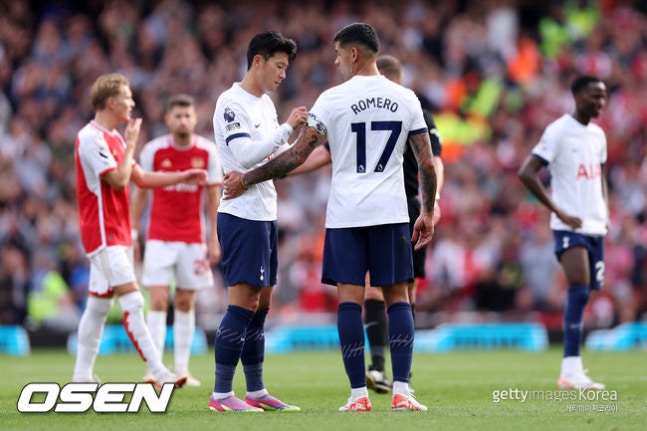 "SON 주장 완장 잘못 줬네" 토트넘 한숨만...'황당 퇴장' 로메로, 결국 FA 기소→추가 징계 위기 "심판에게 공격적이었다"