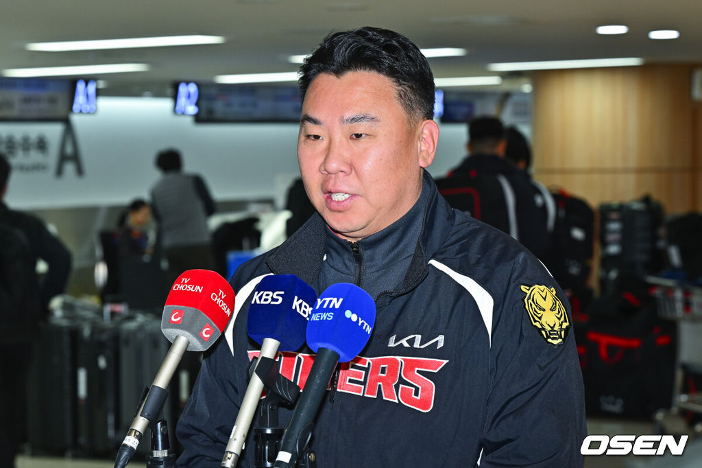 “KIA 5강 충분히 갑니다” 이범호 8위 추락 아픔 잊었다, 42억 불펜 싹쓸이→타이거즈 재건 확신하다 [일문일답]