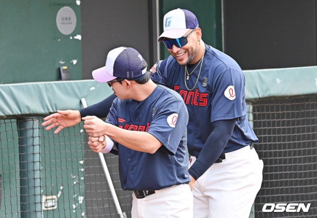 "롯데에서 같이하자" 재계약도 안했건만, 14억 에이스 스카우트까지…'팀 퍼스트' 안타왕의 찐사랑, 가늠하기 힘들다