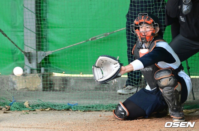 한화 희소식! "짐승 같은 회복력" 최재훈, 예상보다 페이스 빠르다…김경문 감독 "시범경기부터 뛸 수 있다" [오!쎈 오키나와]