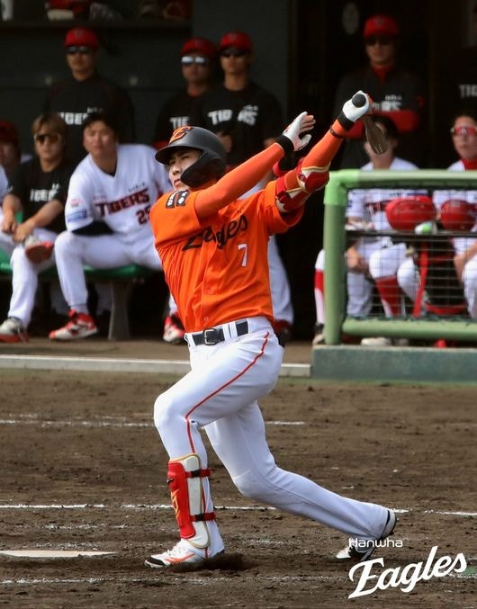 '심우준 결승 2타점' 한화, KIA 5-0 완파하고 연습경기 3연승! 화이트+에르난데스 6이닝 8K 무실점 합작 [오키나와 리뷰]