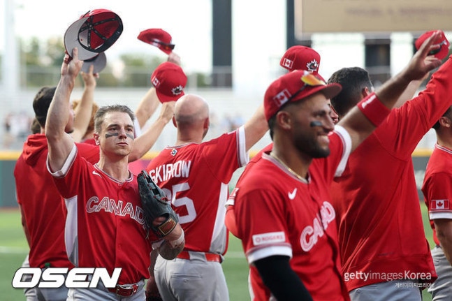 ‘형이 왜 거기서 나와?’ 첫 8강 진출 캐나다, A조 1위 기쁨도 잠시…‘지구방위대’ 미국 만난다