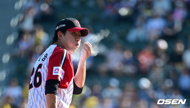 '음주운전 1년 징계' LG 이상영, 볼넷-안타-안타-2루타 ‘강판’…2경기 연속 3실점 부진