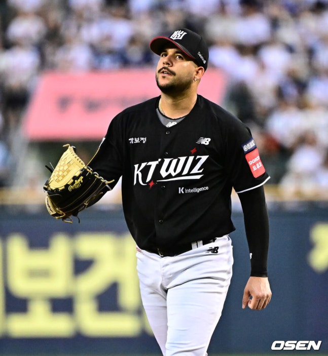 그냥 삼성 갈 걸 그랬나…韓 방출→WBC 우승→ML 복귀, ERA 13점대 충격 난조 ‘밀어내기 볼넷 와르르’