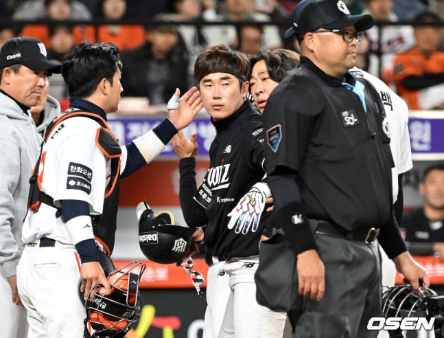 헤드샷 고통 속에서도 퇴장당하는 투수 위로, 베테랑의 품격 보여준 허경민 [이대선의 모멘트]