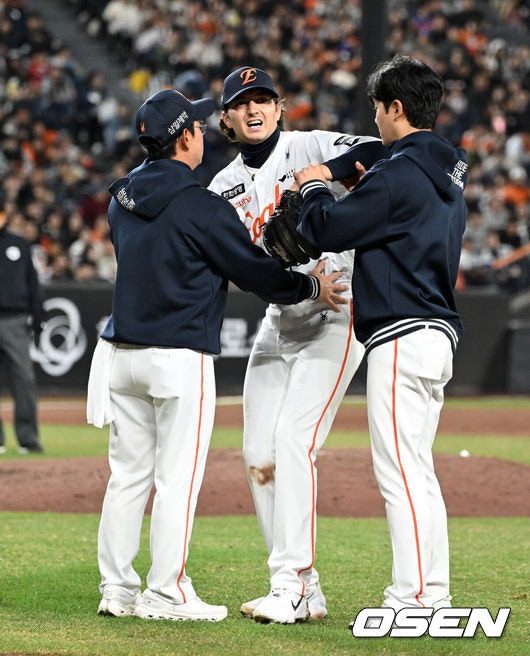 '시즌 첫 등판이었는데…' 폰세→화이트, 한화 전·현직 모두 부상 날벼락! 마운드 운용 어쩌나