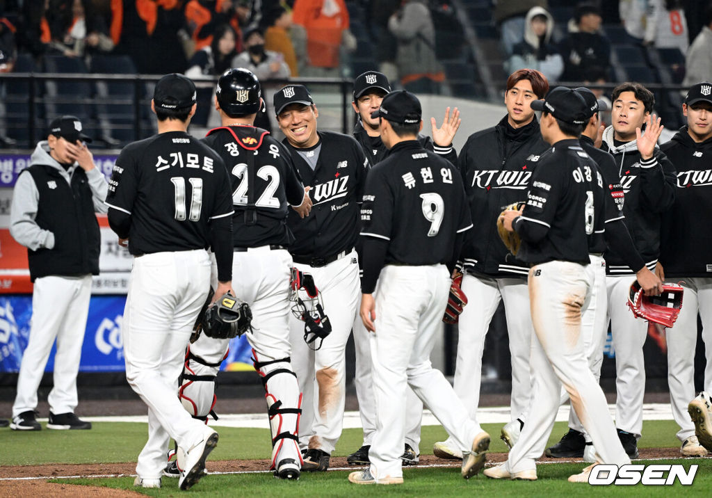 '9점-14점-13점' 10년 만에 또 한화가 희생양이다…'개막 5연승' KT, 3연전 36득점 신기록 [오!쎈 대전]