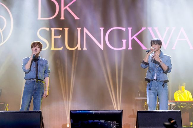 세븐틴, '<b>서재페</b>' 달군 감성 보컬..페더 엘리아스와 깜짝 무대