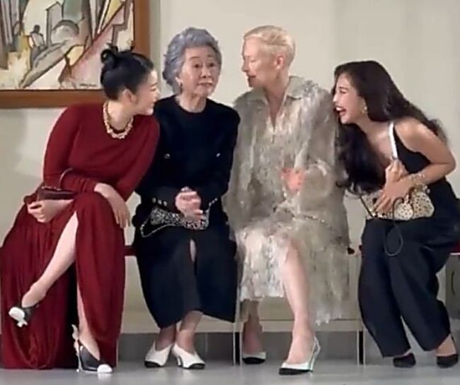 블랙핑크 제니도 긴장할 만 하네...윤여정·틸다 스윈튼·김고은 옆 '젠...